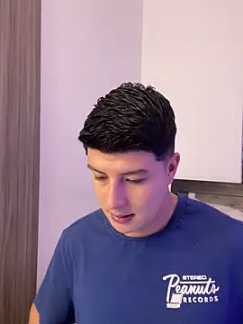 Goldenknight33 online show from April 15, 1:04 pm