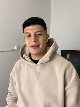 Snapshot of Goldenknight33 chatting on February 13, 1:33 pm Goldenknight33 online show from February 13, 1:33 pm