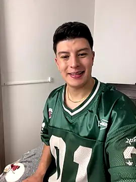 Snapshot of Goldenknight33 chatting on December 18, 2:43 pm Goldenknight33 online show from December 18, 2:43 pm