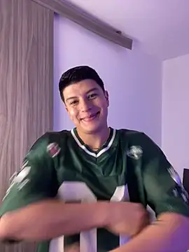 Snapshot of Goldenknight33 chatting on December 21, 3:57 pm Goldenknight33 online show from December 21, 3:57 pm