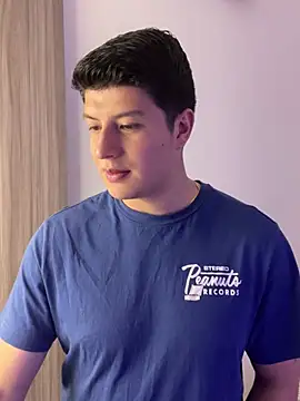 Snapshot of Goldenknight33 chatting on January 9, 2:57 pm Goldenknight33 online show from January 9, 2:57 pm