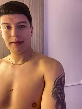 Snapshot of Goldenknight33 chatting on January 31, 7:12 pm Goldenknight33 online show from January 31, 7:12 pm