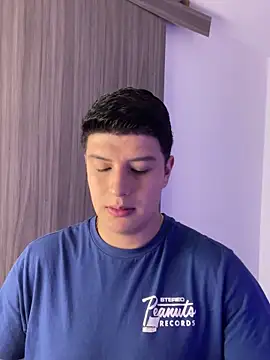 Snapshot of Goldenknight33 chatting on February 3, 2:55 pm Goldenknight33 online show from February 3, 2:55 pm