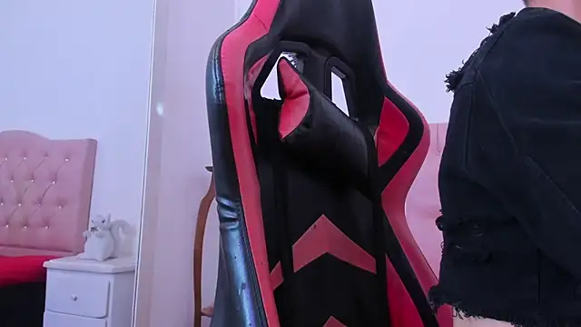 mia collin  online show from February 7, 5:26 am