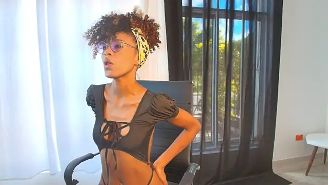 Snapshot of NaomiClay chatting on July 15, 1:40 pm NaomiClay online show from July 15, 1:40 pm