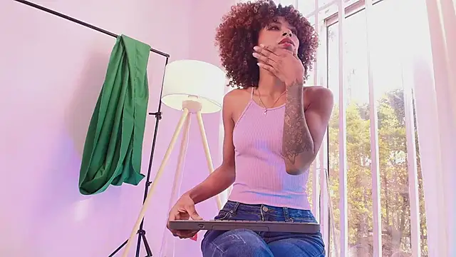 NaomiClay online show from March 19, 12:05 pm