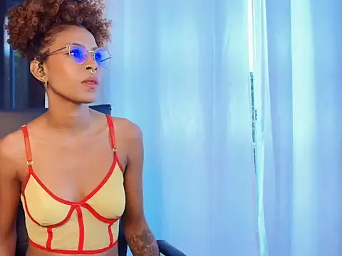 Snapshot of NaomiClay chatting on July 16, 12:24 pm NaomiClay online show from July 16, 12:24 pm