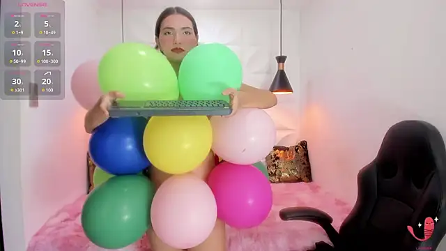 valeriecute18 online show from March 11, 8:25 pm