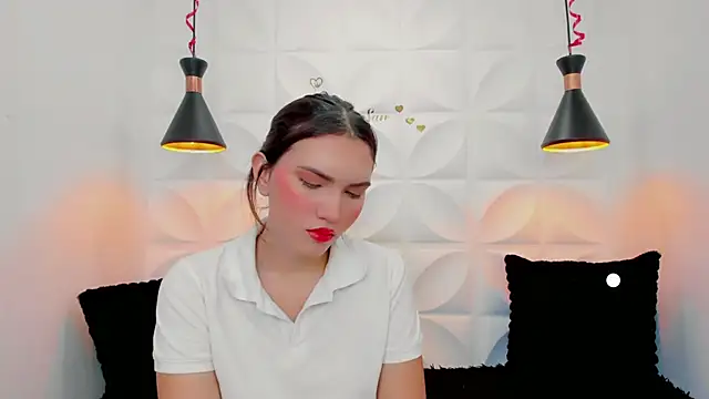 Snapshot of valeriecute18 chatting on February 17, 8:06 pm valeriecute18 online show from February 17, 8:06 pm