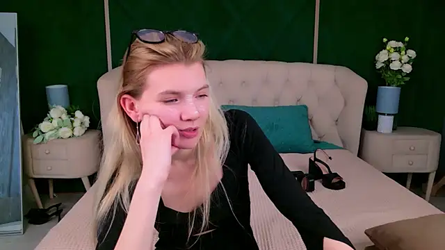 Vivien Hans online show from May 4, 3:43 am