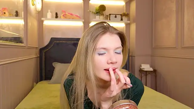 Vivien Hans online show from February 12, 8:52 pm