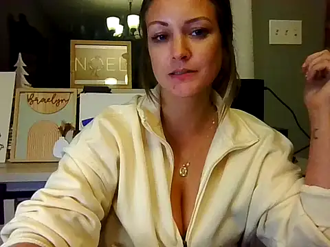 MagnoliaHoney online show from December 22, 4:34 am