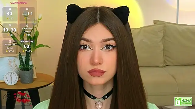 oliviaah  online show from April 12, 3:15 pm