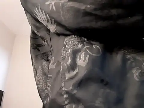 Snapshot of Chesarini chatting on December 15, 7:36 am Chesarini online show from December 15, 7:36 am