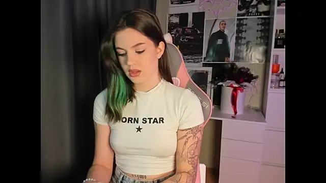 NikkieKitty online show from January 12, 12:01 pm