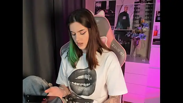 NikkieKitty online show from February 3, 1:27 pm