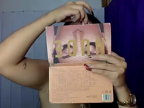 Snapshot of Lovely_apple19 chatting on May 9, 12:19 pm Lovely apple19 online show from May 9, 12:19 pm
