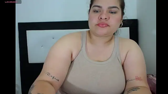 Snapshot of NinaFuentes2X chatting on June 8, 11:38 pm NinaFuentes2X online show from June 8, 11:38 pm