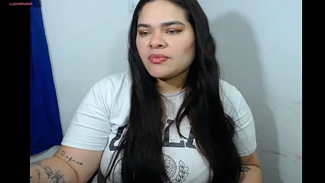 Snapshot of NinaFuentes2X chatting on May 22, 4:21 am NinaFuentes2X online show from May 22, 4:21 am