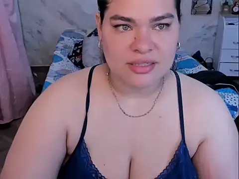 Snapshot of NinaFuentes2X chatting on May 8, 4:38 am NinaFuentes2X online show from May 8, 4:38 am