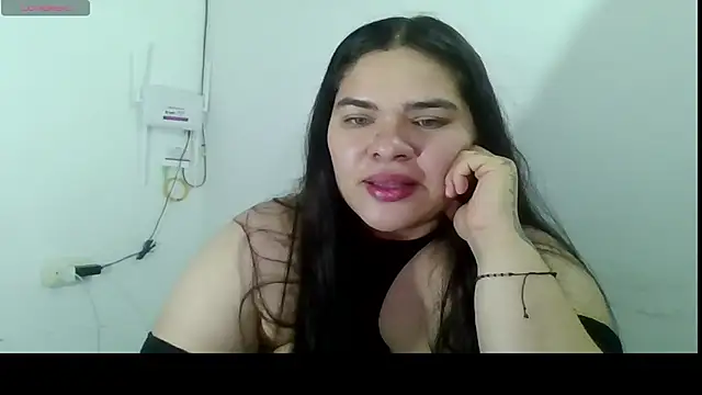 Snapshot of NinaFuentes2X chatting on May 16, 4:11 am NinaFuentes2X online show from May 16, 4:11 am