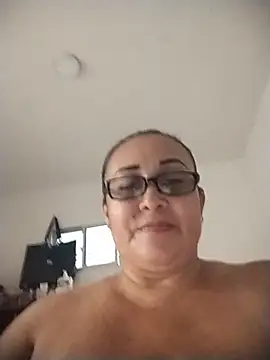 Snapshot of Nini_Love_ chatting on June 11, 5:04 am Nini Love online show from June 11, 5:04 am