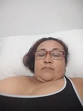 Snapshot of Nini_Love_ chatting on February 27, 4:12 am Nini Love online show from February 27, 4:12 am