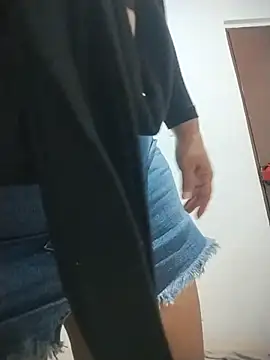 Snapshot of Nini_Love_ chatting on January 18, 5:22 am Nini Love online show from January 18, 5:22 am