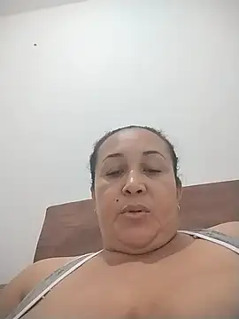 Snapshot of Nini_Love_ chatting on June 19, 5:02 am Nini Love online show from June 19, 5:02 am