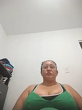 Snapshot of Nini_Love_ chatting on February 2, 9:47 pm Nini Love online show from February 2, 9:47 pm