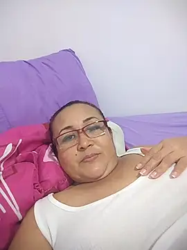 Nini Love  online show from April 12, 7:39 pm