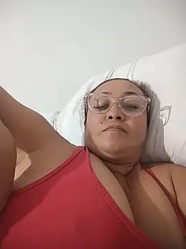 Snapshot of Nini_Love_ chatting on February 10, 4:22 am Nini Love online show from February 10, 4:22 am