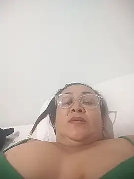 Snapshot of Nini_Love_ chatting on February 3, 6:22 am Nini Love online show from February 3, 6:22 am