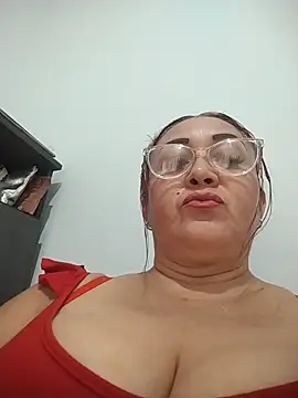 Snapshot of Nini_Love_ chatting on February 13, 10:21 pm Nini Love online show from February 13, 10:21 pm