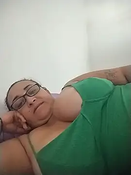 Snapshot of Nini_Love_ chatting on July 8, 7:47 pm Nini Love online show from July 8, 7:47 pm