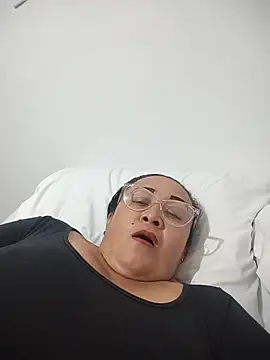 Snapshot of Nini_Love_ chatting on February 6, 4:08 am Nini Love online show from February 6, 4:08 am