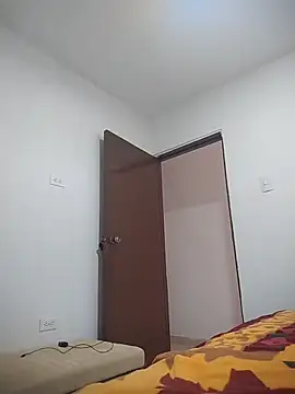 Snapshot of Nini_Love_ chatting on March 1, 5:02 pm Nini Love online show from March 1, 5:02 pm