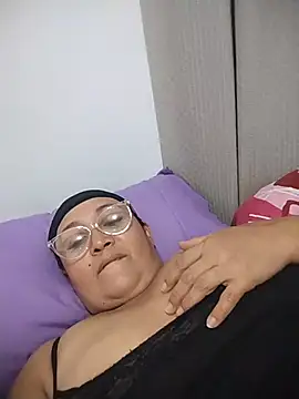 Snapshot of Nini_Love_ chatting on February 13, 3:06 am Nini Love online show from February 13, 3:06 am