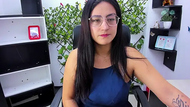 Snapshot of sophi_hardd_ chatting on February 27, 2:39 pm sophi hardd online show from February 27, 2:39 pm