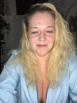 JenniferCarmen online show from March 31, 2:08 pm