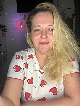 JenniferCarmen online show from April 15, 7:58 pm