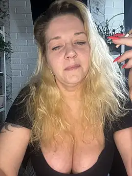 JenniferCarmen online show from April 21, 2:25 am