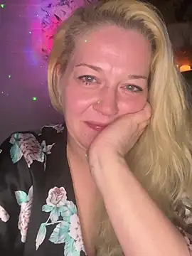 JenniferCarmen online show from January 6, 4:44 pm