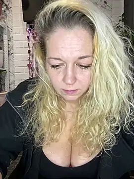 JenniferCarmen online show from March 10, 2:59 am