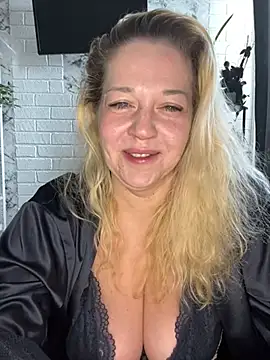 JenniferCarmen online show from April 1, 3:52 am