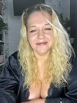 JenniferCarmen online show from March 13, 2:27 am