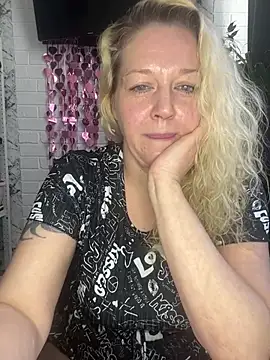 JenniferCarmen online show from February 26, 8:58 am