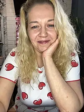 JenniferCarmen online show from March 6, 3:23 am