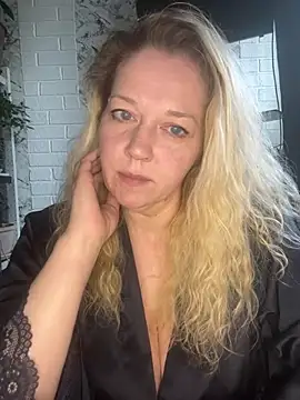 JenniferCarmen online show from May 16, 6:34 am