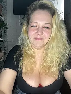 JenniferCarmen online show from April 5, 4:19 am